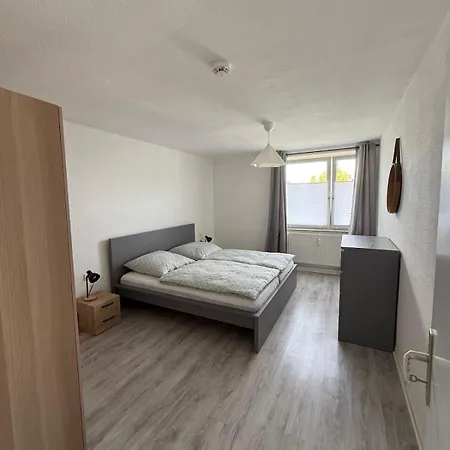 Schicke Gegenueber Bahnhof Apartment