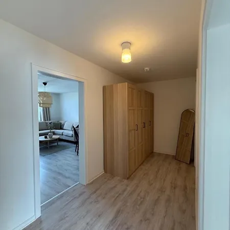 Schicke Gegenueber Bahnhof