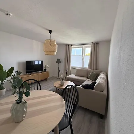 Schicke Gegenueber Bahnhof Apartment