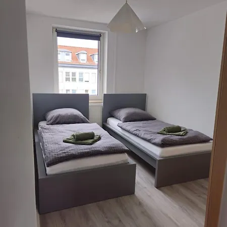 Schicke Gegenueber Bahnhof Apartment