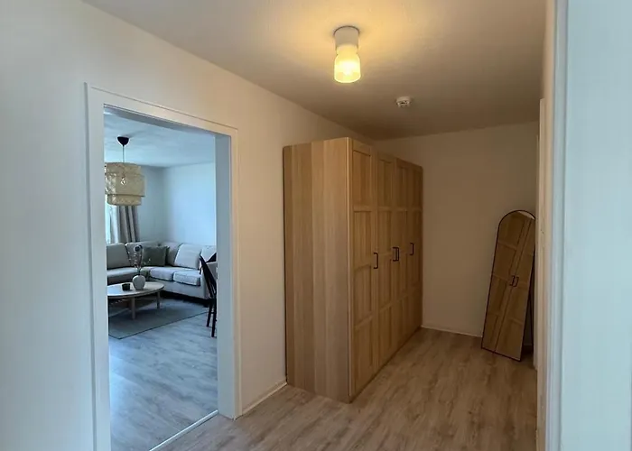 Schicke Gegenueber Bahnhof