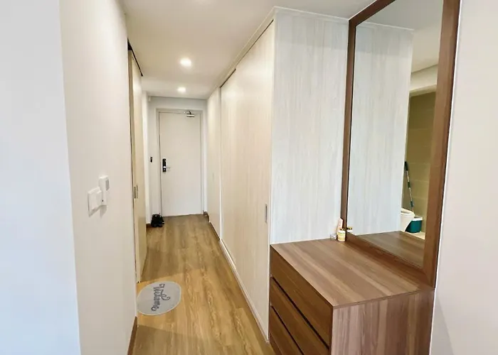 Schicke Gegenueber Bahnhof *